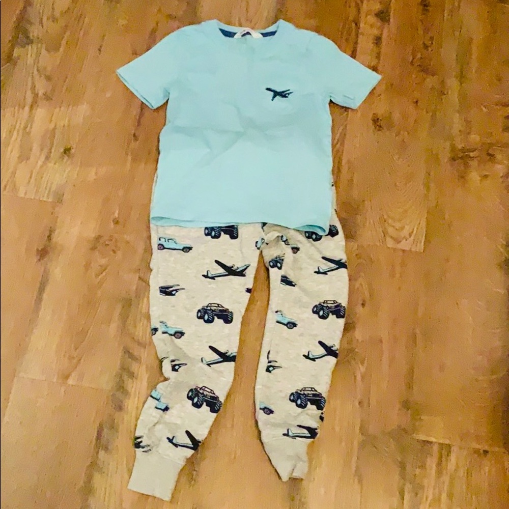 H&M boys sweats and t shirt set! 4-6 T